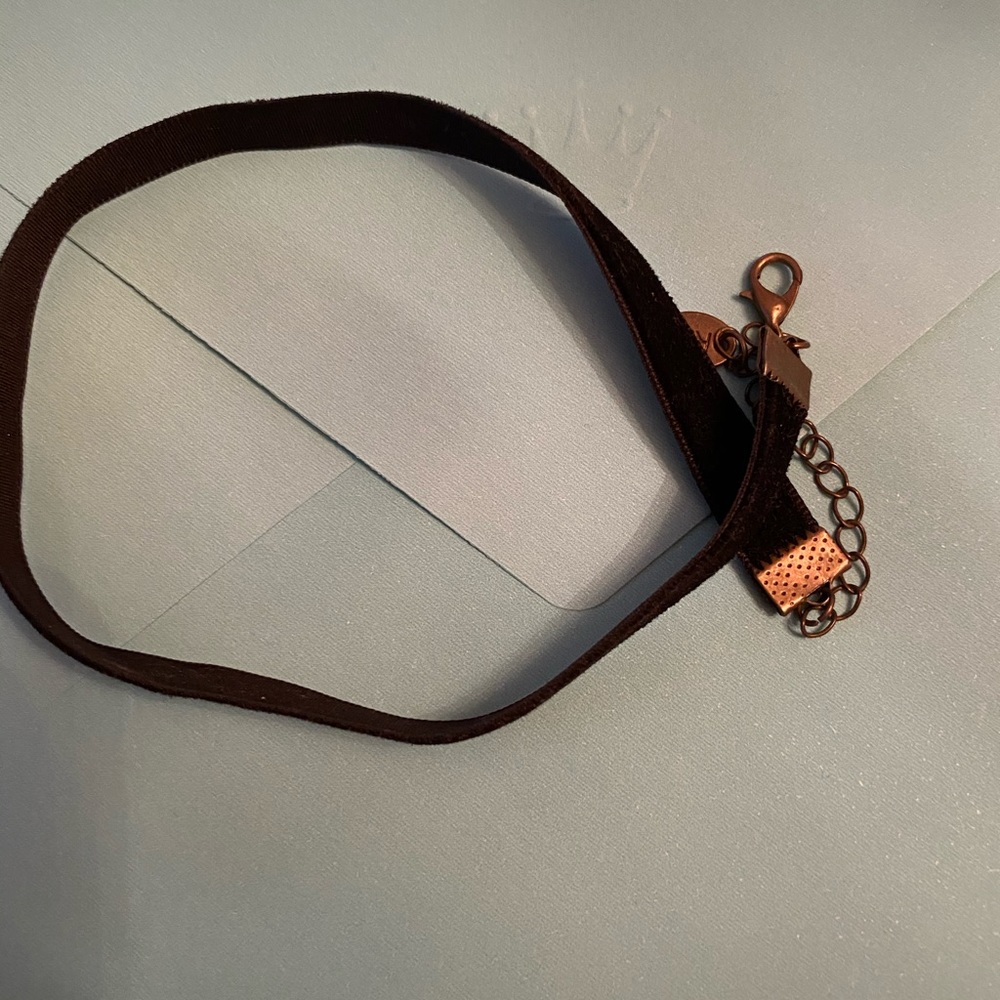 Chokers - Picture 16 of 16